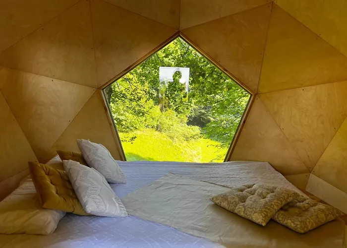 T'glamp Bee House * Rovte